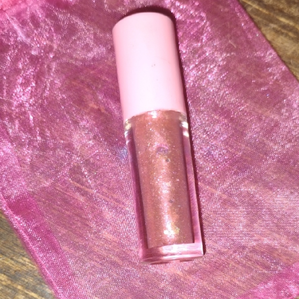 Glossy Pink Lip Balm for a Romantic Look